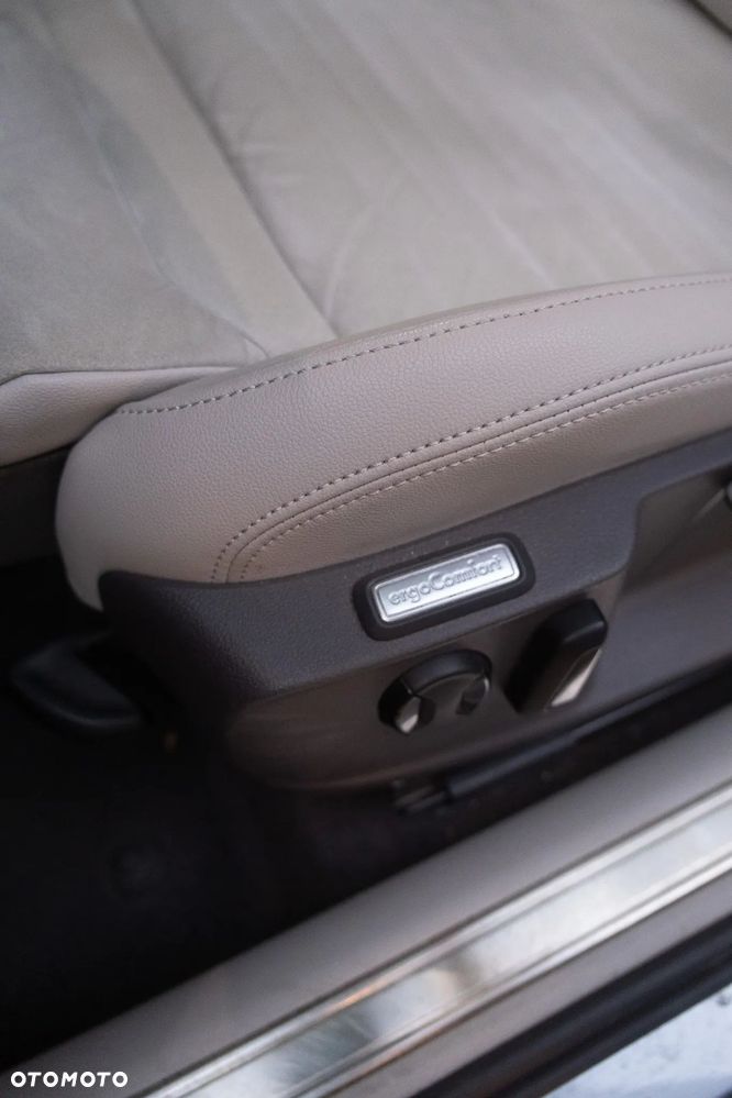 Volkswagen Passat 2.0 TSI Elegance DSG - 29