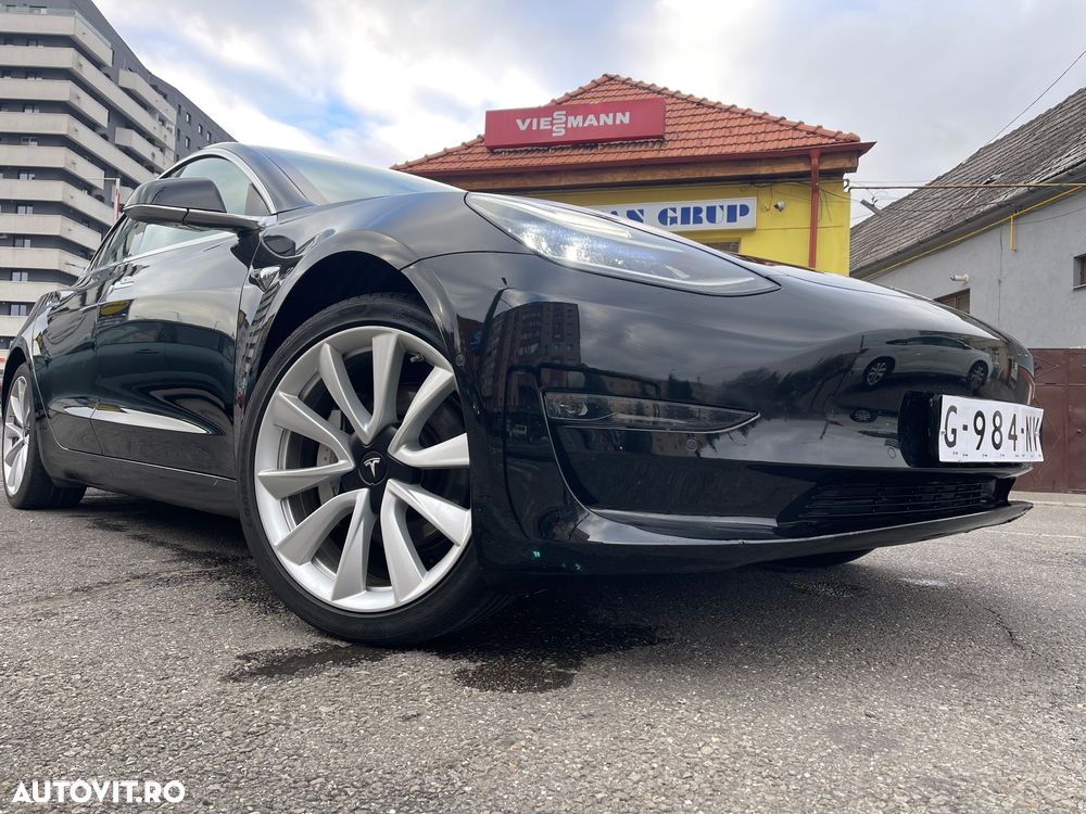 Tesla Model 3 - 1