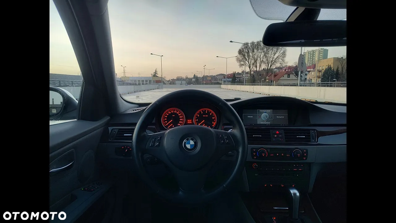 BMW Seria 3 330xi - 24