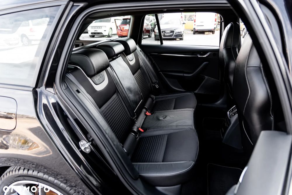 Skoda Octavia 2.0 TDI DSG RS - 22