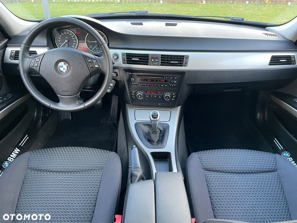 BMW 3 Series 2012 photo 5