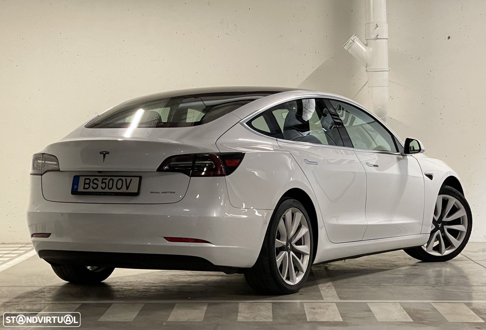 Tesla Model 3 - 4
