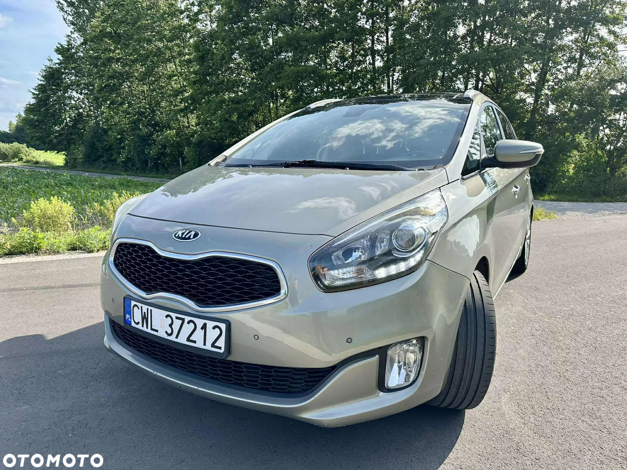 Kia Carens - 8