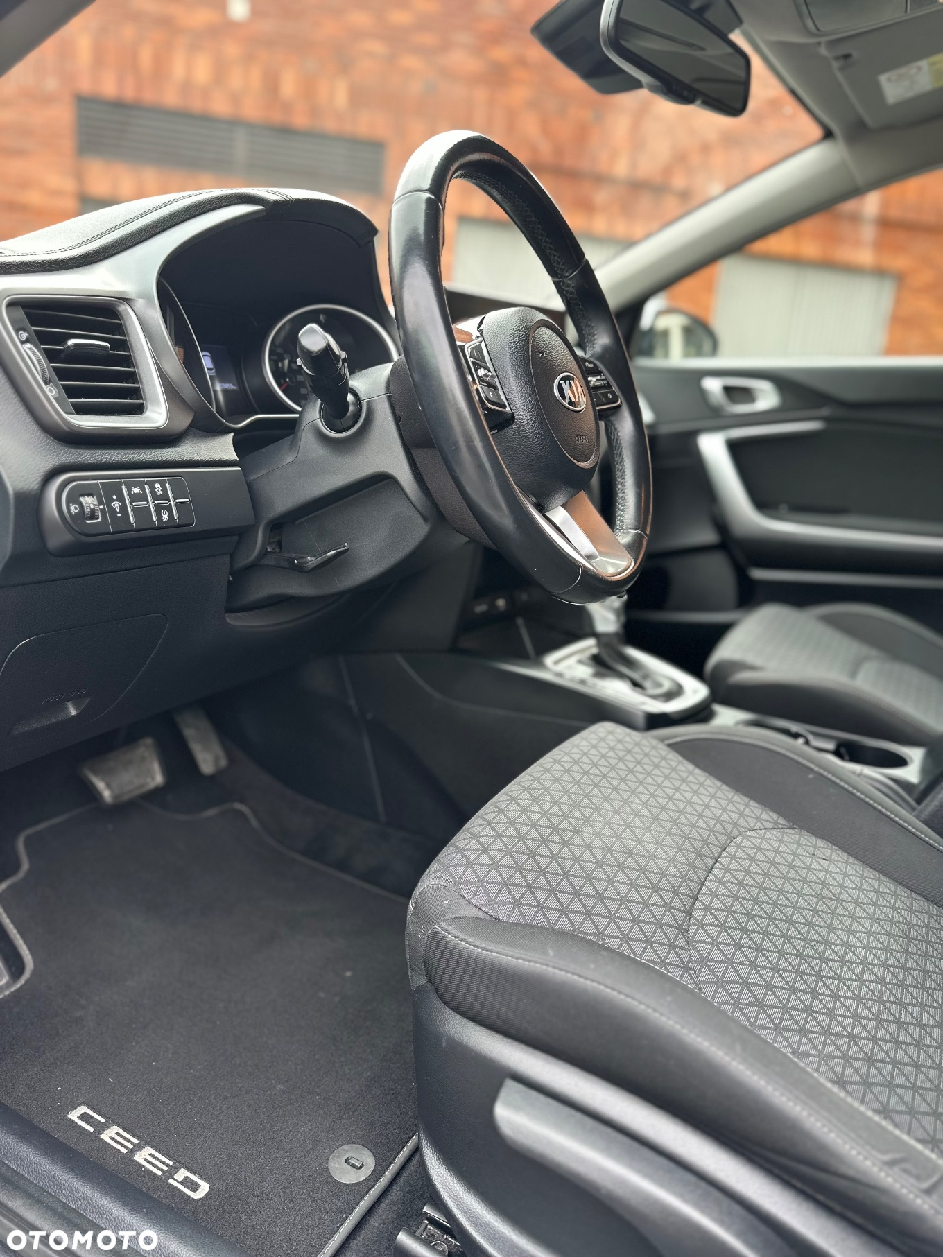 Kia Ceed 1.6 CRDi (48V Mild-Hybrid) DCT7 Spirit - 28