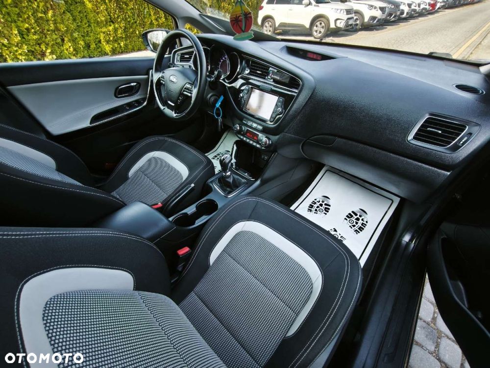 Kia Ceed - 9