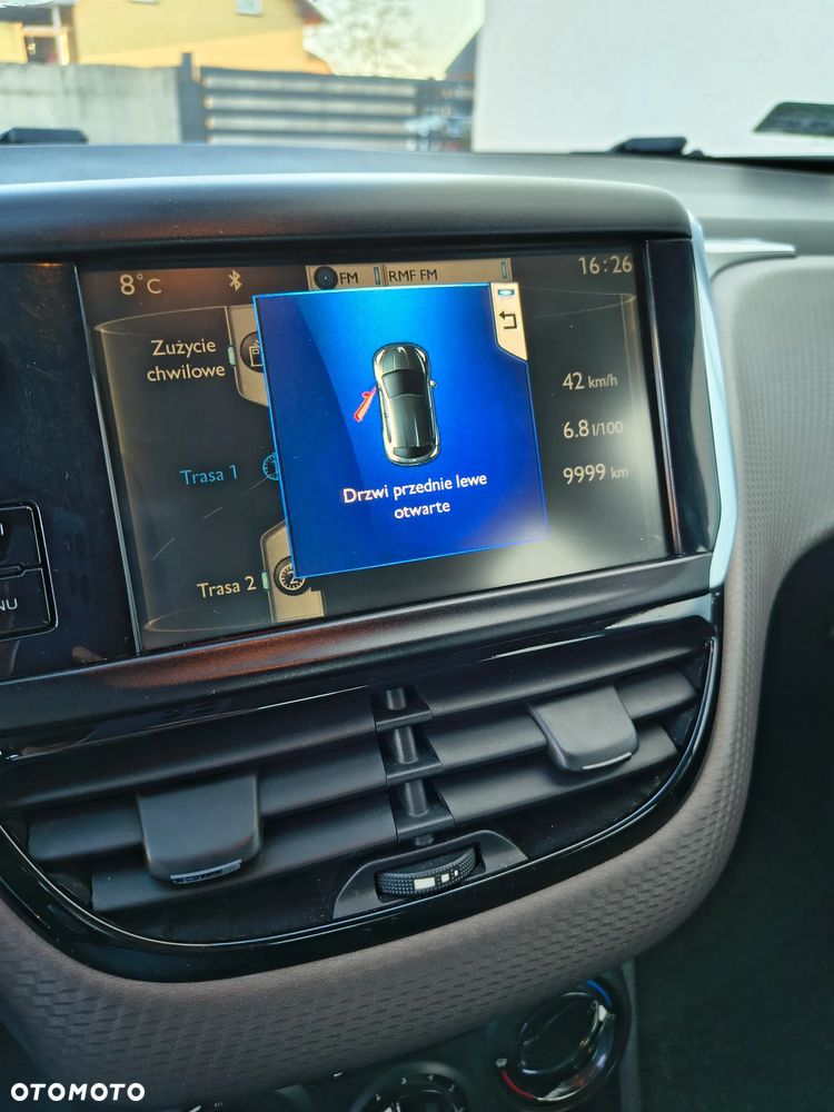 Peugeot 2008 1.2 Pure Tech Style EU6 - 12