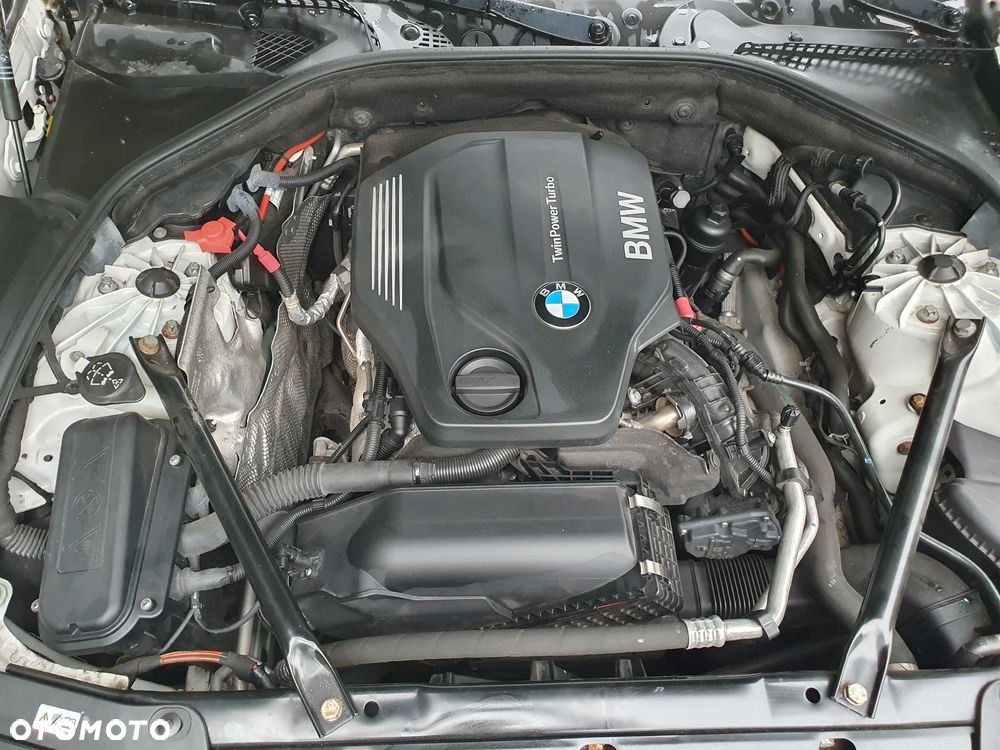 BMW Seria 5 520d M Sport - 8