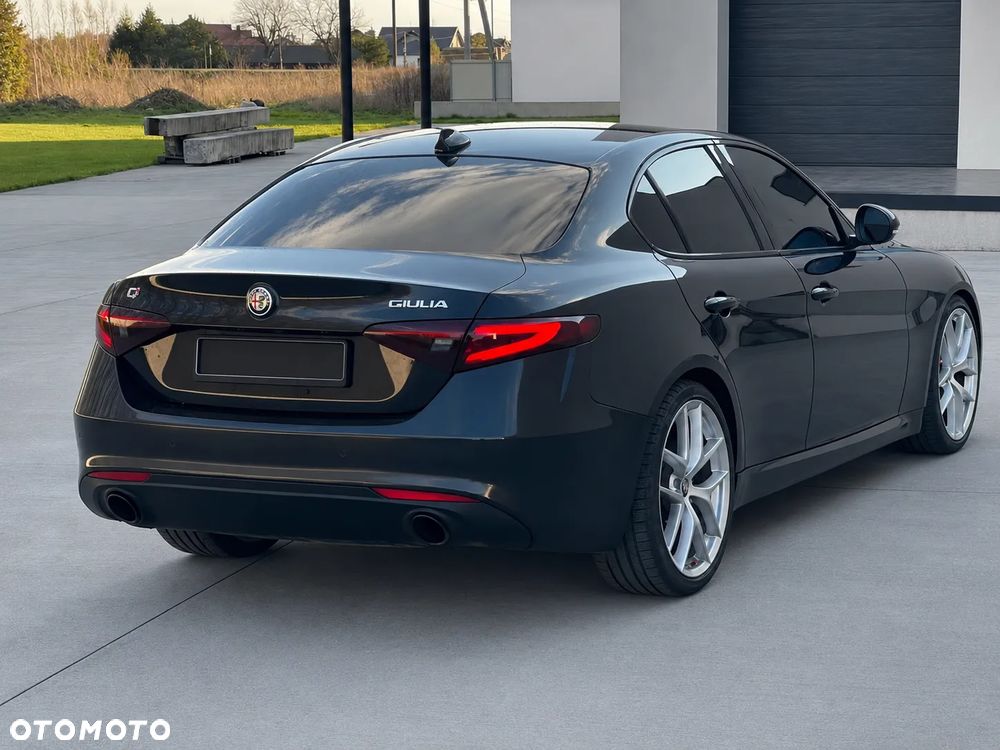 Alfa Romeo Giulia 2.0 Turbo 16V AT8 Executive - 8