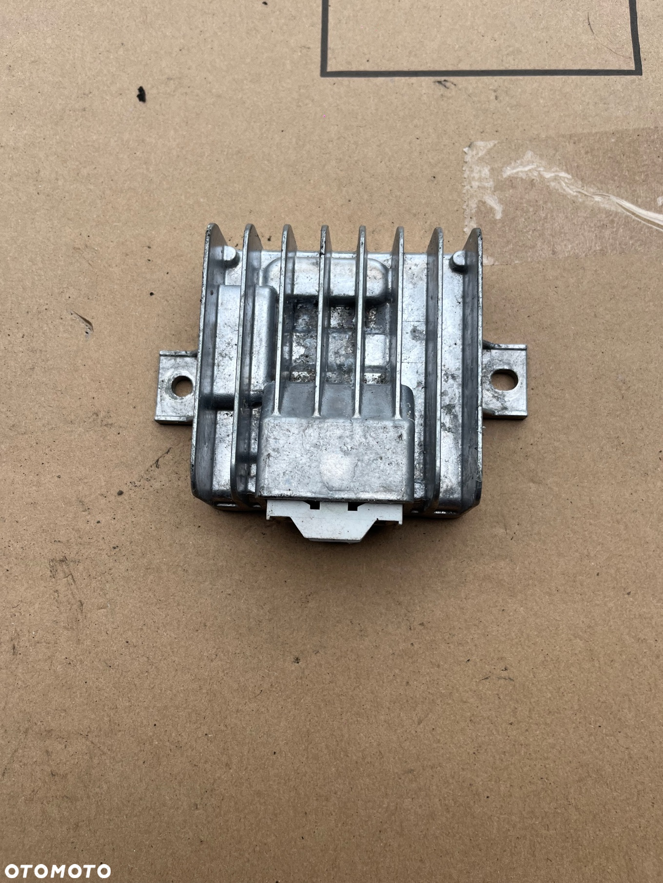 Wzmacniacz Mercedes W223 W907 W910 - 2