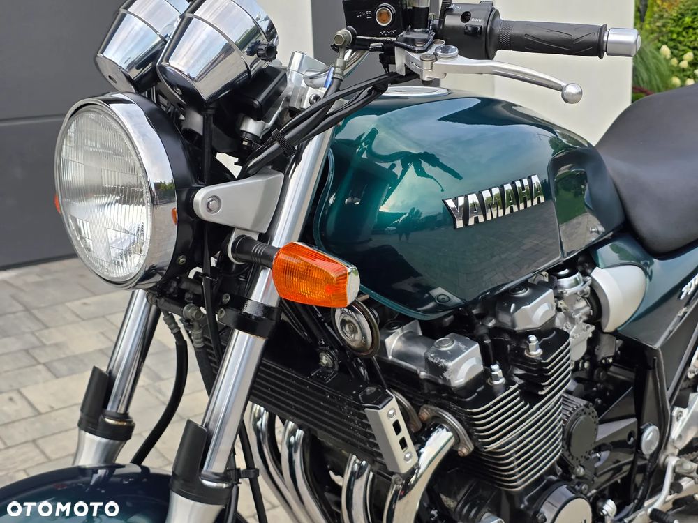 Yamaha XJR - 31