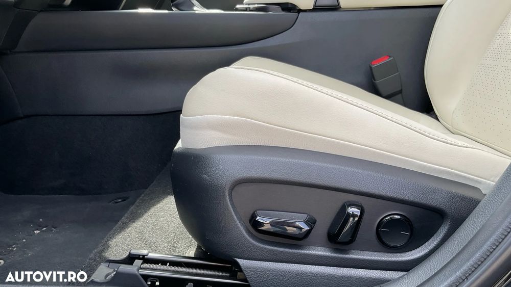 Lexus UX 250h 2.0L HEV 20H- (178 HP) 4X4 CVT Luxury - 39