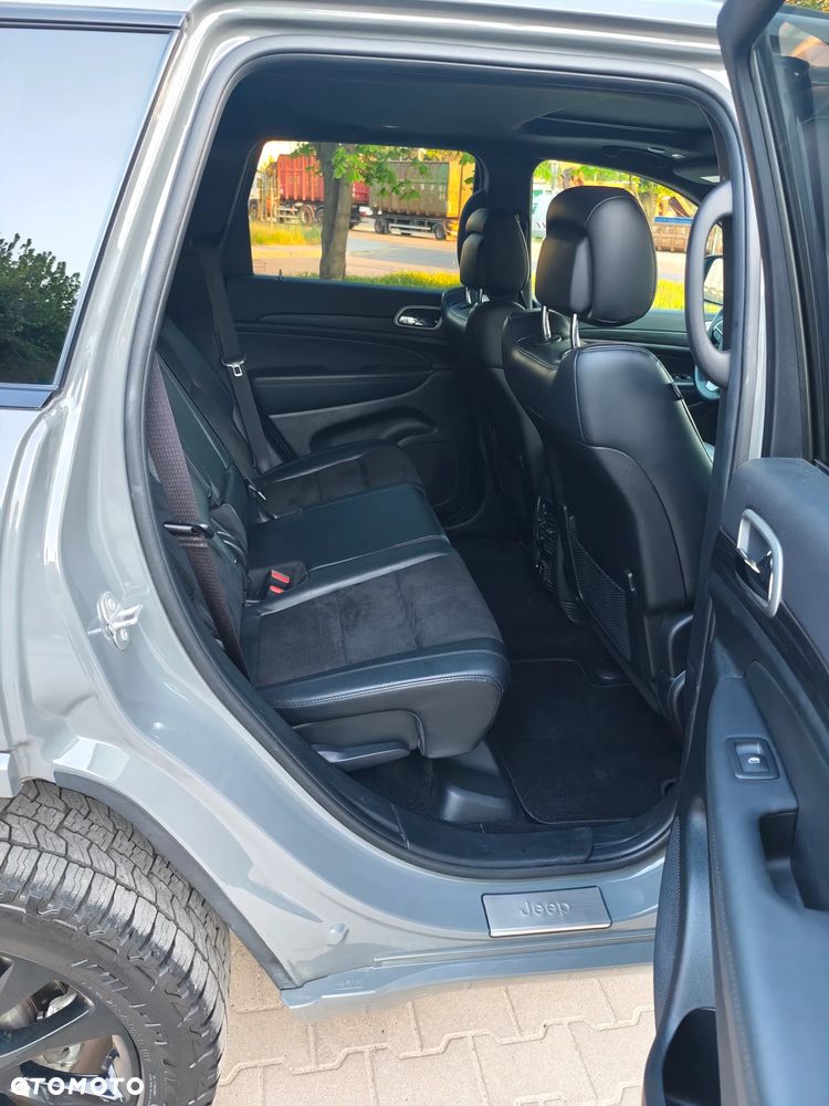 Jeep Grand Cherokee - 16