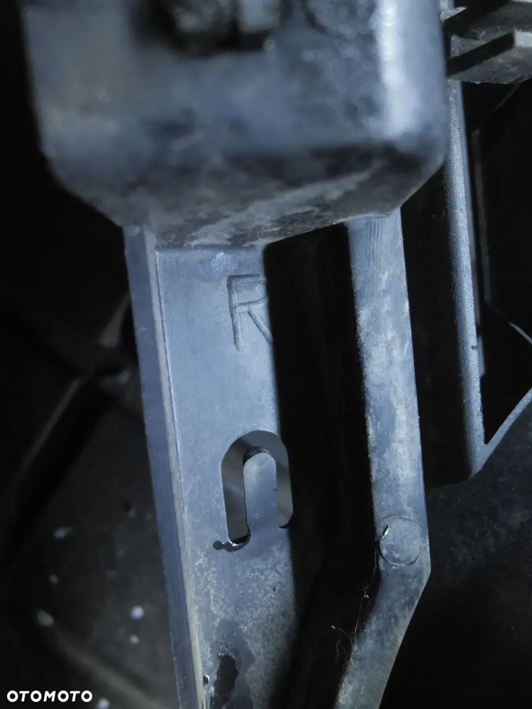 BMW E34 przedlift ramka PRAWA lampy atrapa okular - 2