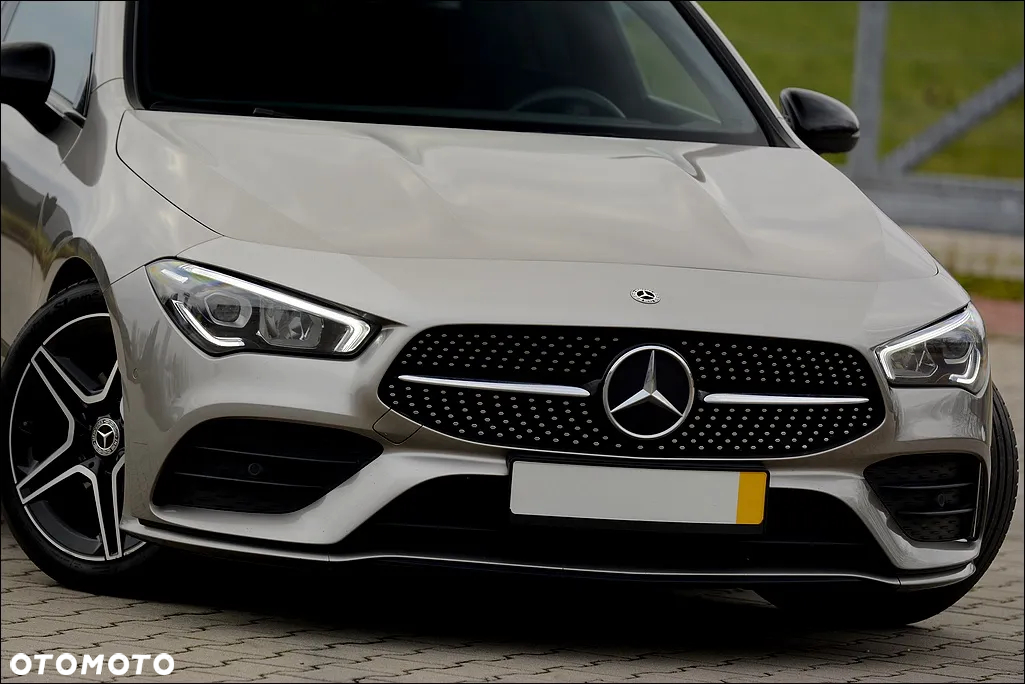 Mercedes-Benz CLA 180 Shooting Brake AMG Line - 11