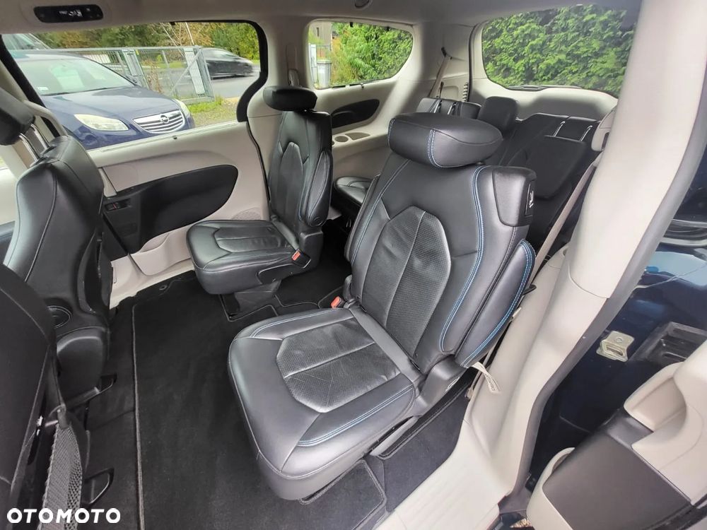 Chrysler Pacifica - 15