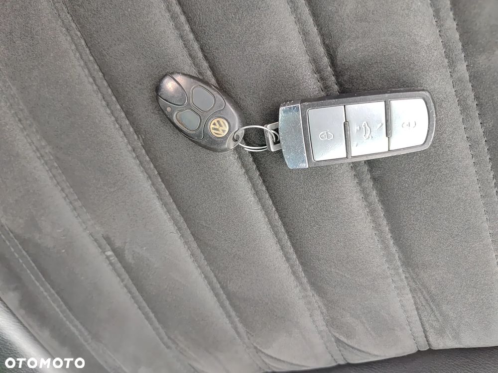 Volkswagen Passat 2.0 TDI DPF DSG Highline - 33