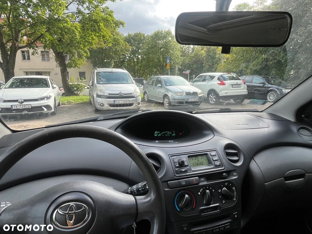 Toyota Yaris 1.0 Base - 3