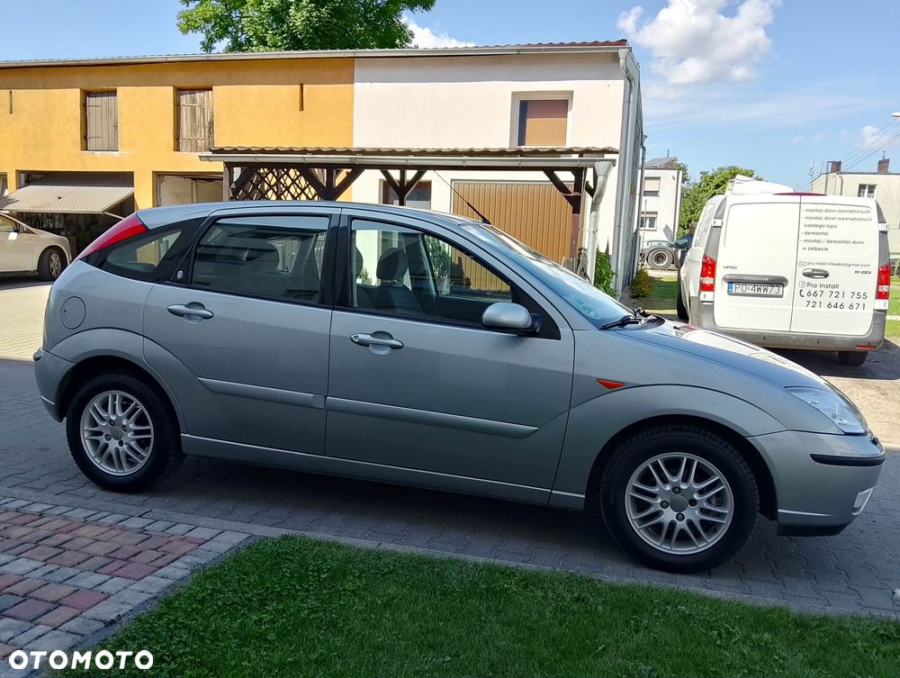 Ford Focus Ghia - 5