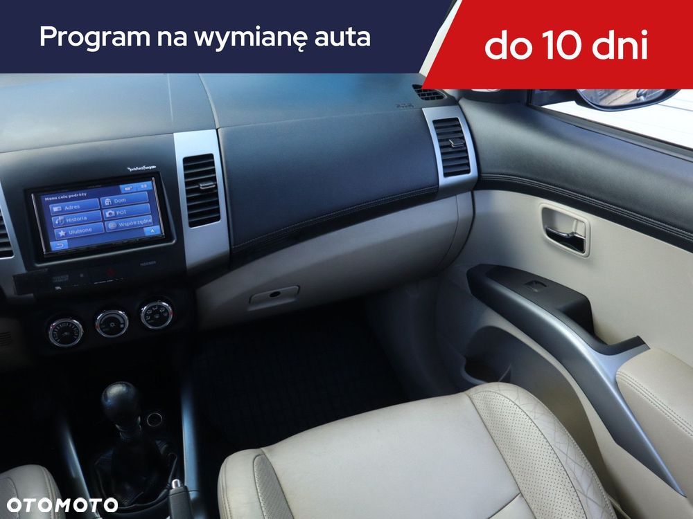 Mitsubishi Outlander - 10