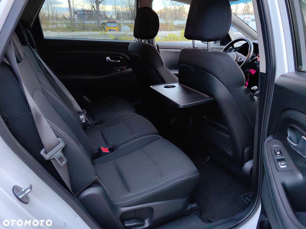 Kia Carens 1.7 CRDi 141 UEFA EURO 2016 - 19