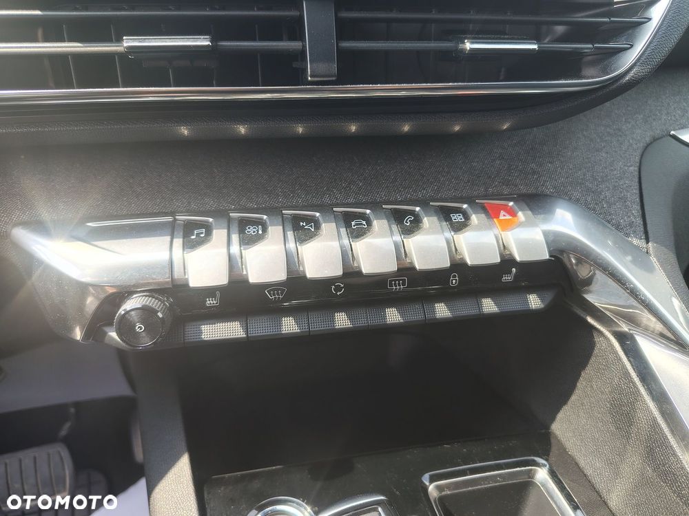 Peugeot 3008 1.2 PureTech Active Pack S&S EAT8 - 23