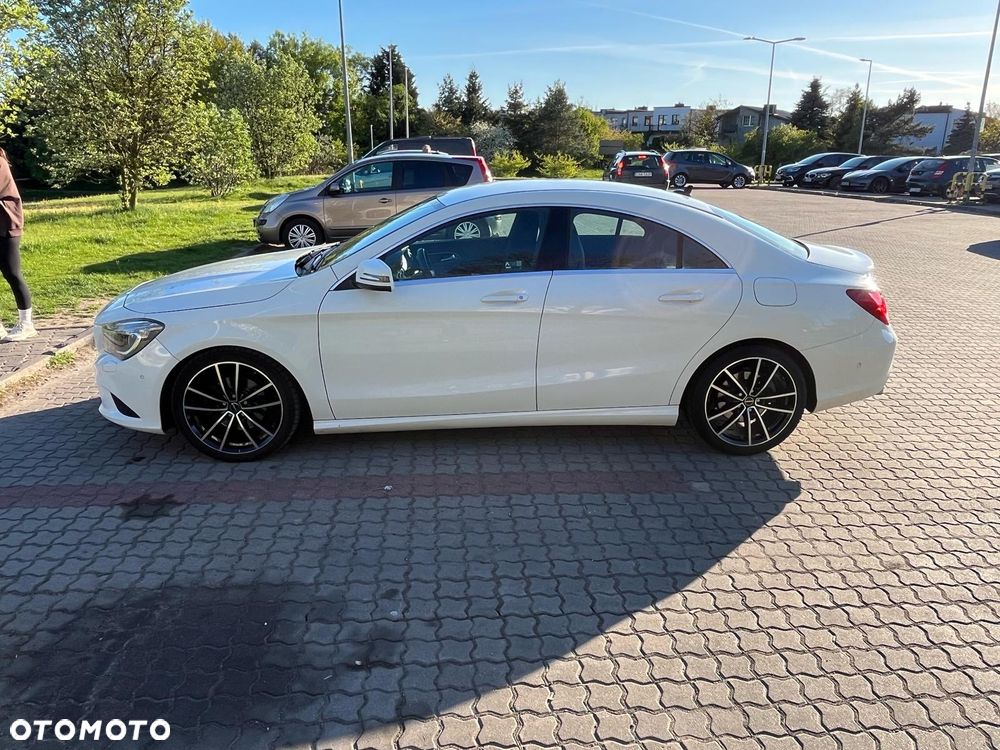 Mercedes-Benz CLA 200 7G-DCT - 4