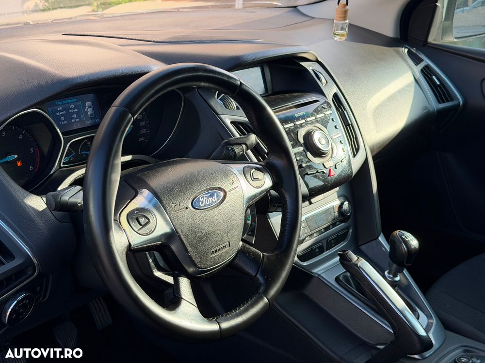 Ford Focus 1.6 TDCI DPF Champions Edition - 11