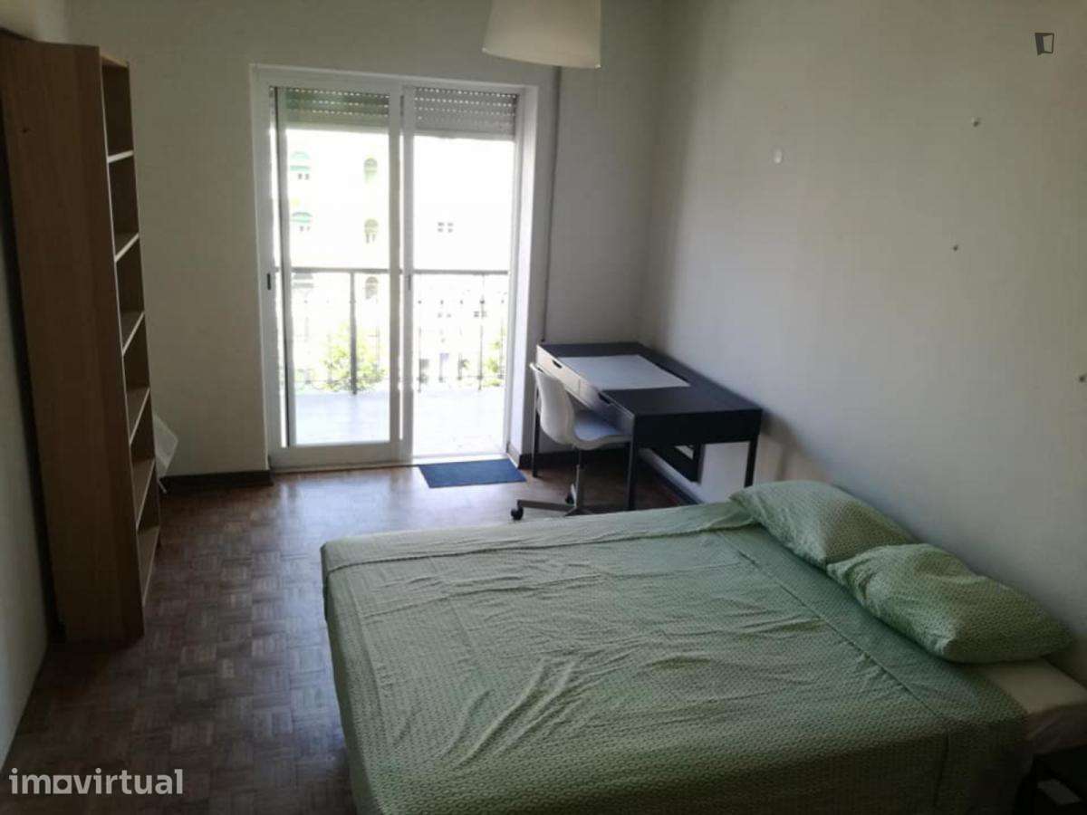 Apartamento com 5 quartos - localizado em Entrecampos Lisbon - Grande imagem: 5/46