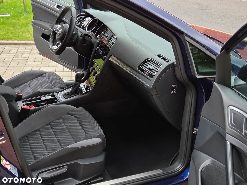 Volkswagen Golf 1.5 eTSI OPF DSG R-Line - 15