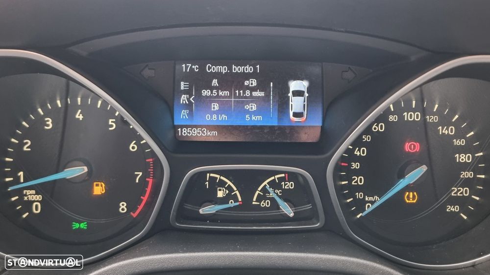 Ford Focus 1.0 EcoBoost Titanium - 26