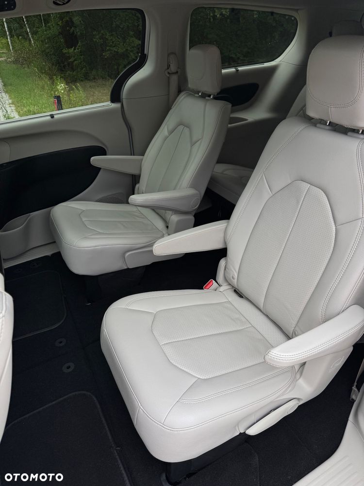 Chrysler Pacifica - 12