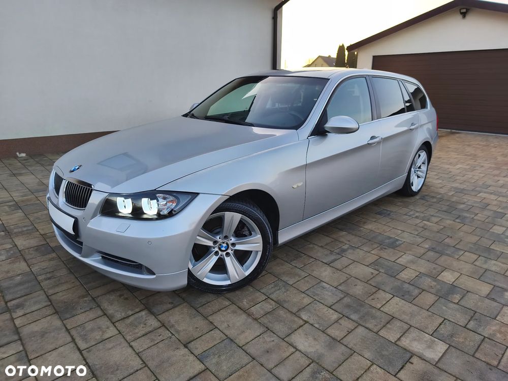 BMW Seria 3 330i - 3