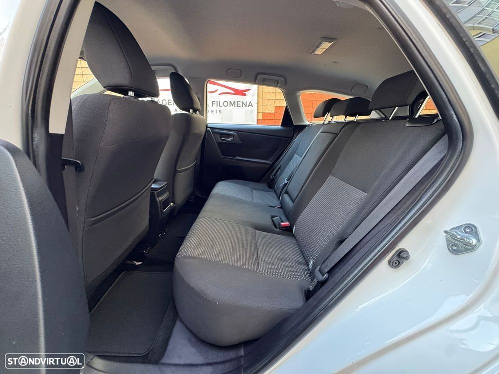 Toyota Auris Touring Sports 1.4 D-4D Design Edition - 10