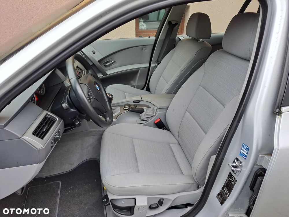 BMW Seria 5 523i Touring - 10