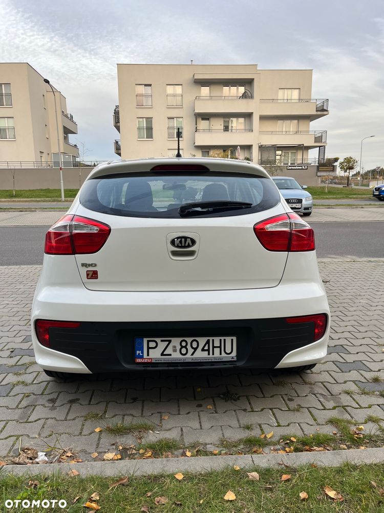 Kia Rio 1.2 L - 16