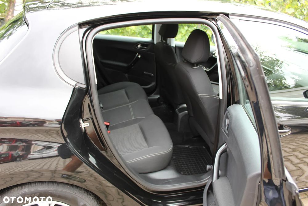 Peugeot 208 1.2 PureTech Active - 17