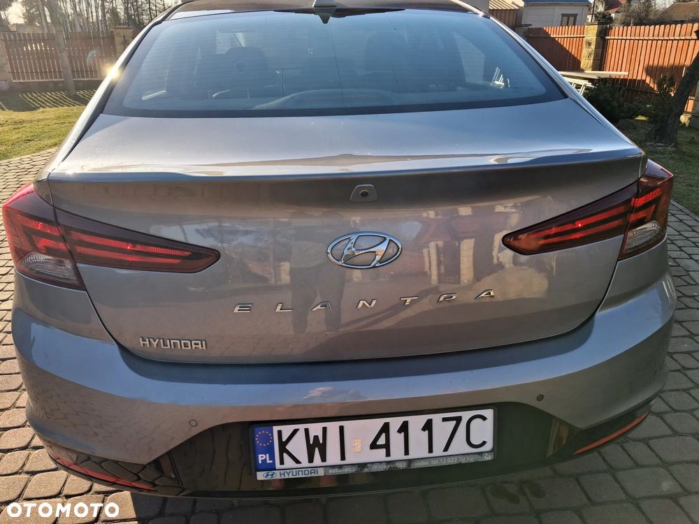 Hyundai Elantra 1.6 Comfort - 9