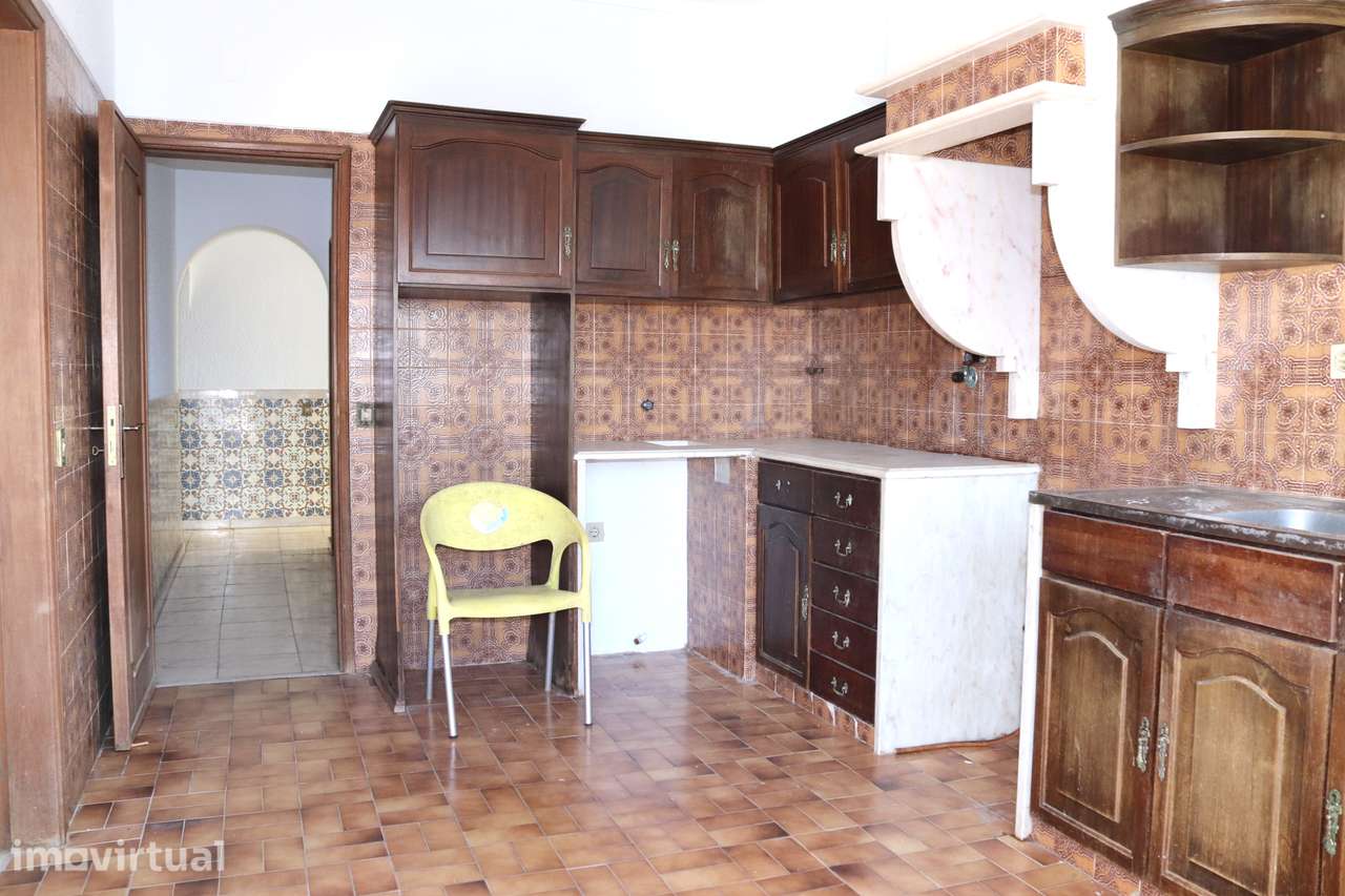 Moradia bi-familiar independente à venda na Charneca de Caparica. - Grande imagem: 2/29