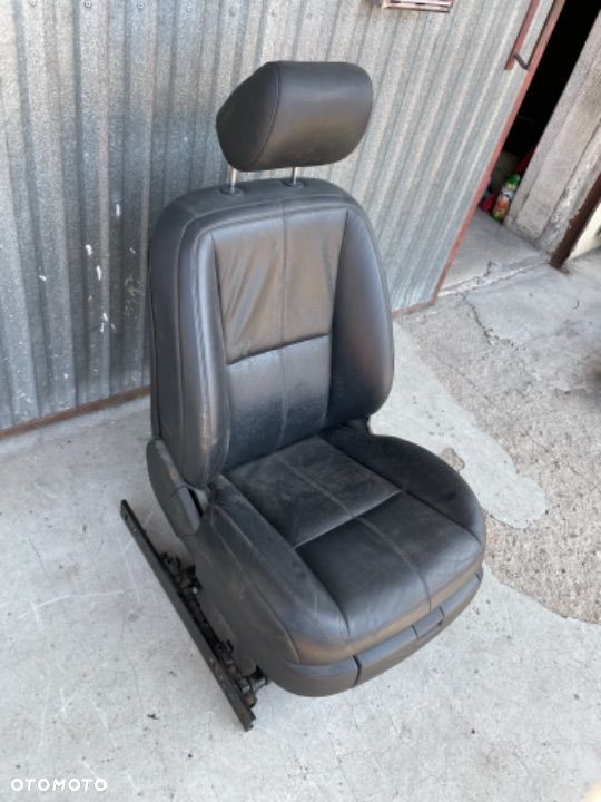 MERCEDES s 221 fotel PRAWY  przedni czarny skórzany grzany poduszka szyna zagłówek - 11