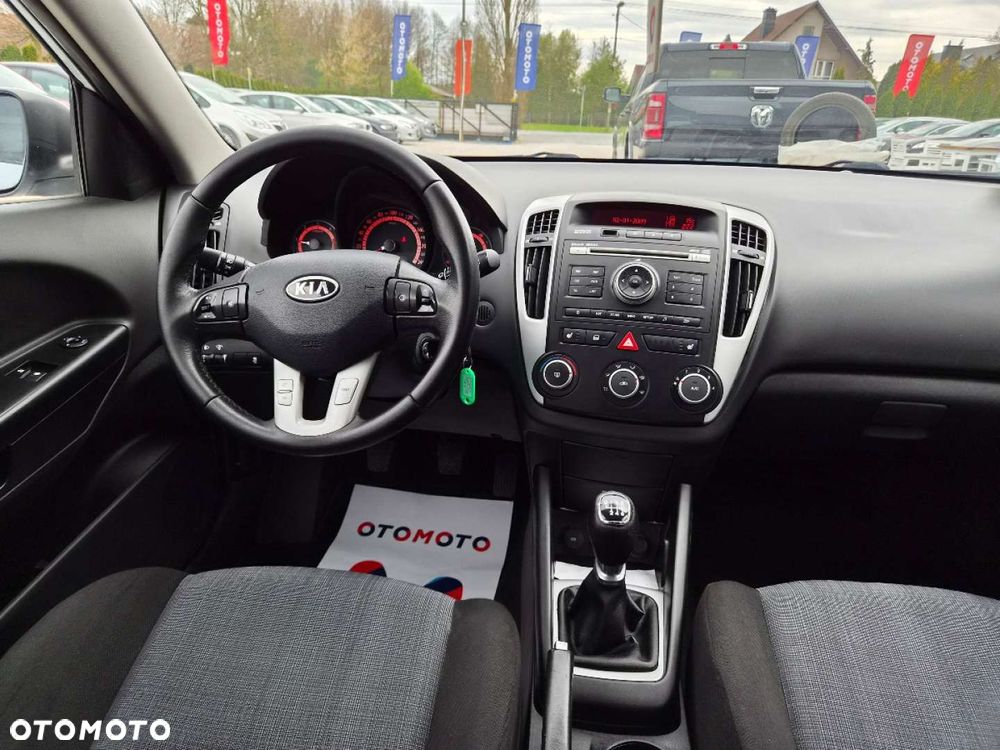Kia Ceed - 8
