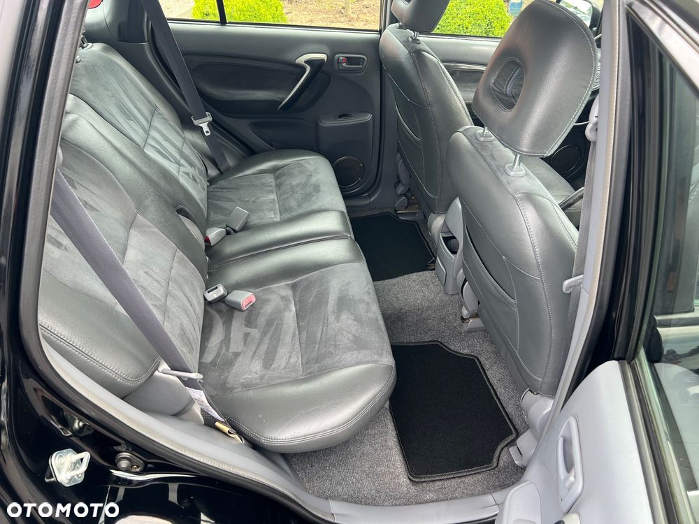 Toyota RAV4 2.0 VVT-i 4x4 - 24