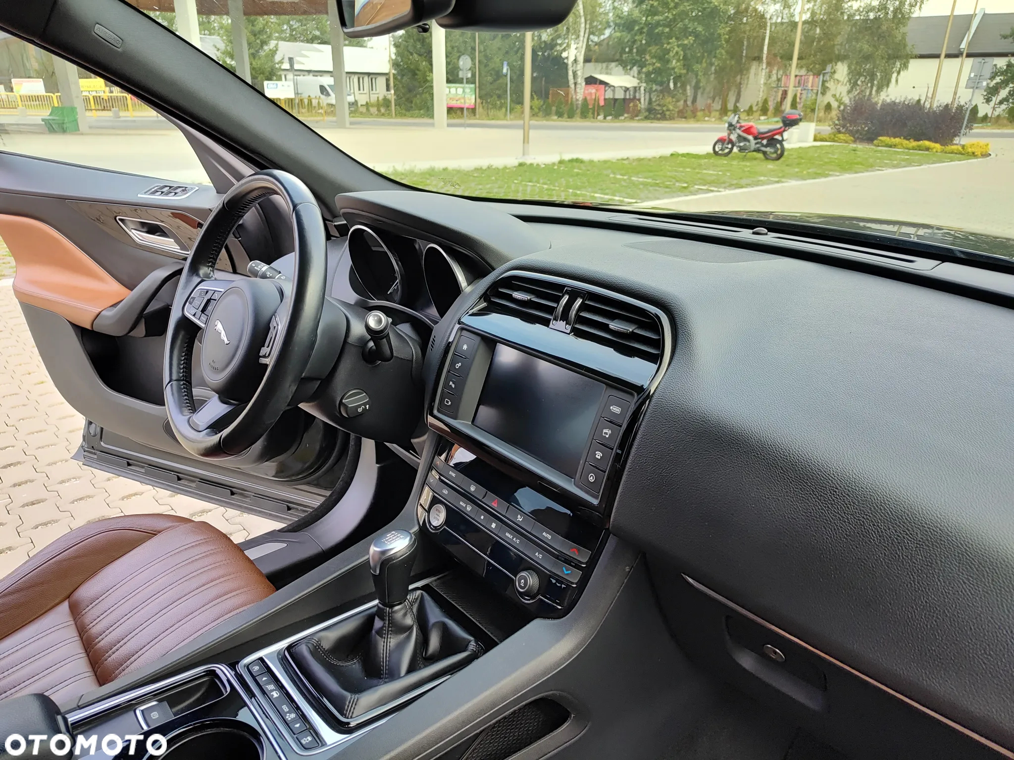 Jaguar F-Pace 2.0 i4D AWD Pure - 23