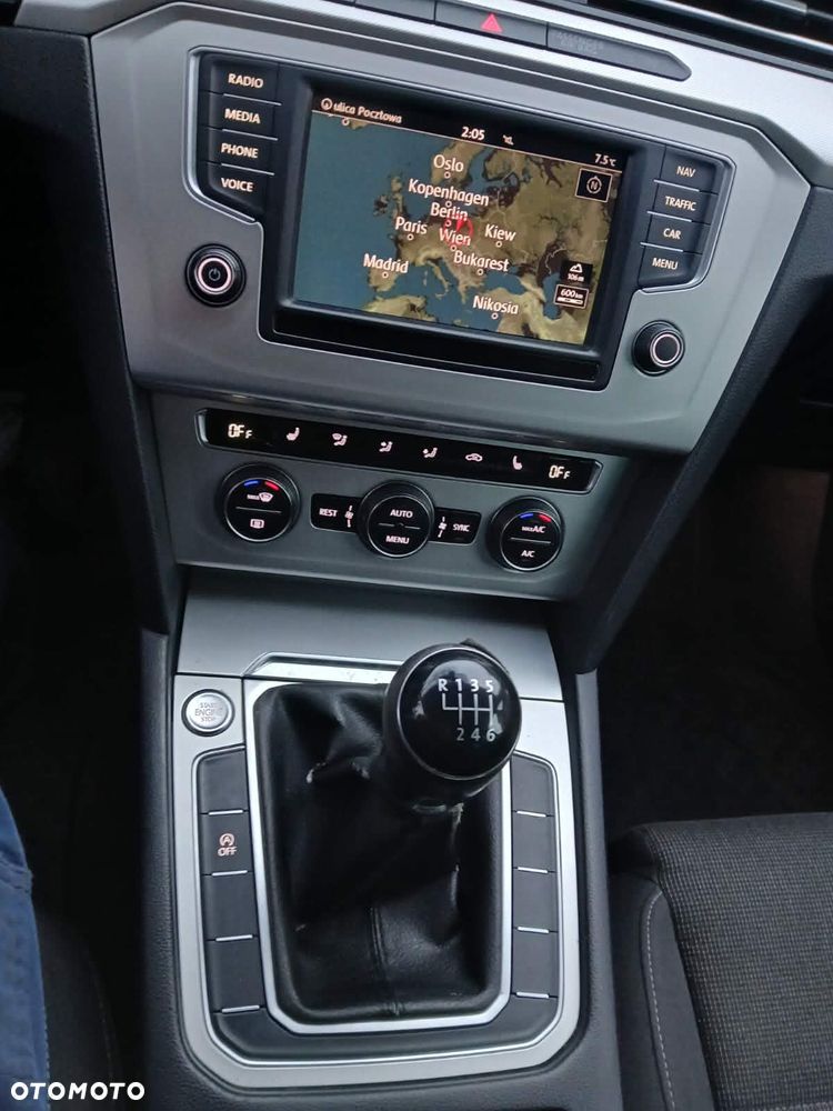 Volkswagen Passat 2.0 TDI (BlueMotion Technology) Comfortline - 8