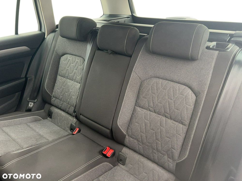 Volkswagen Passat - 13