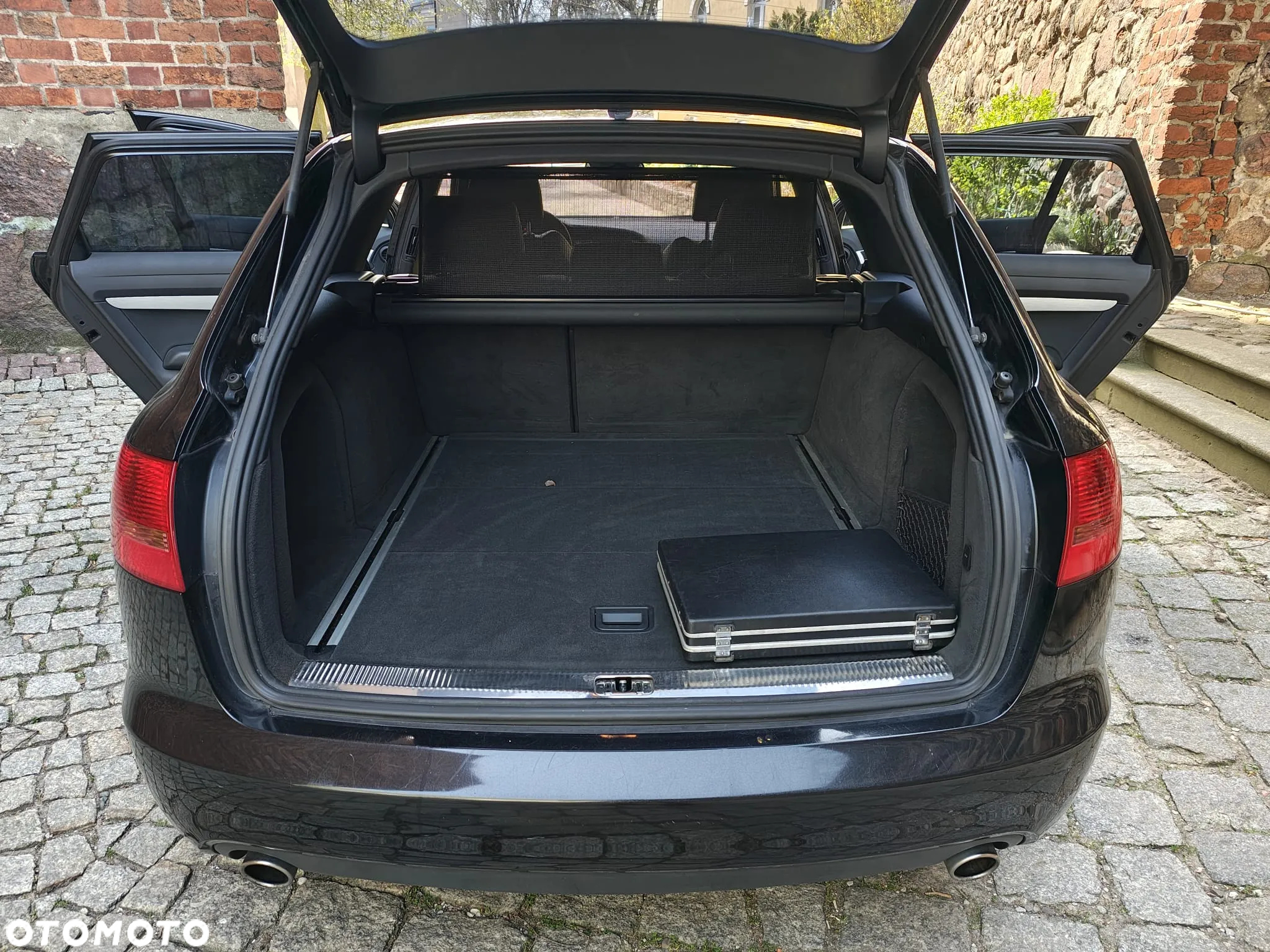 Audi A6 Avant 2.4 - 16