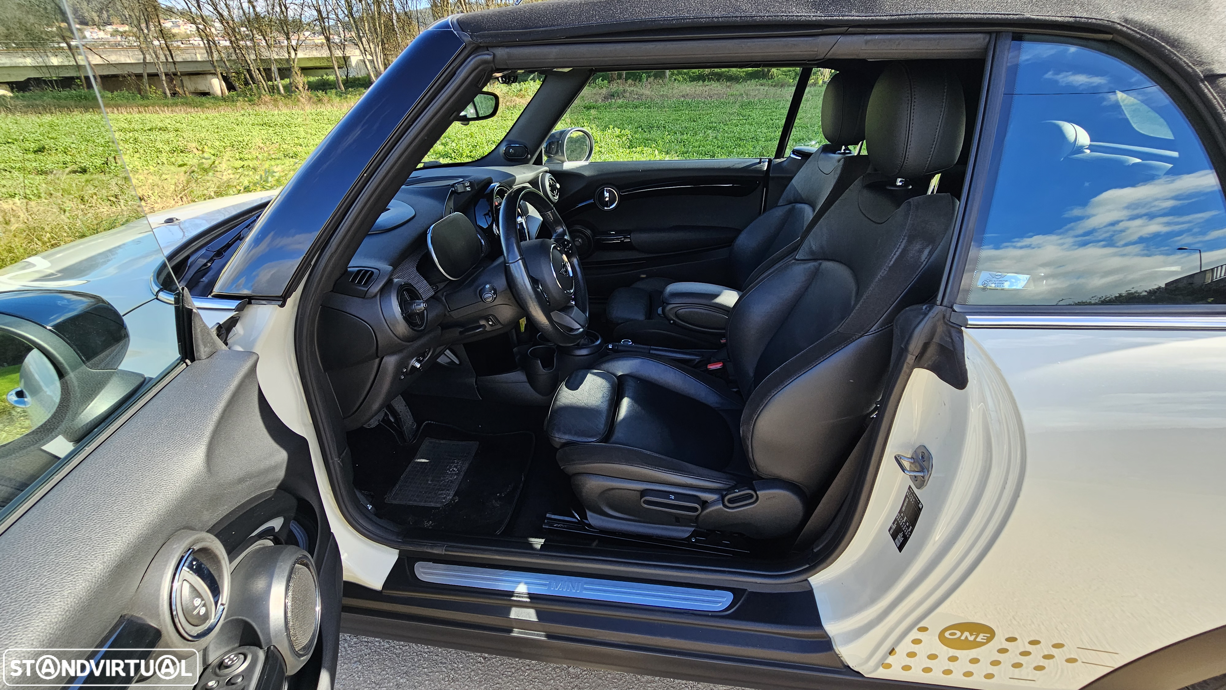 MINI Cabrio Cooper Auto - 15