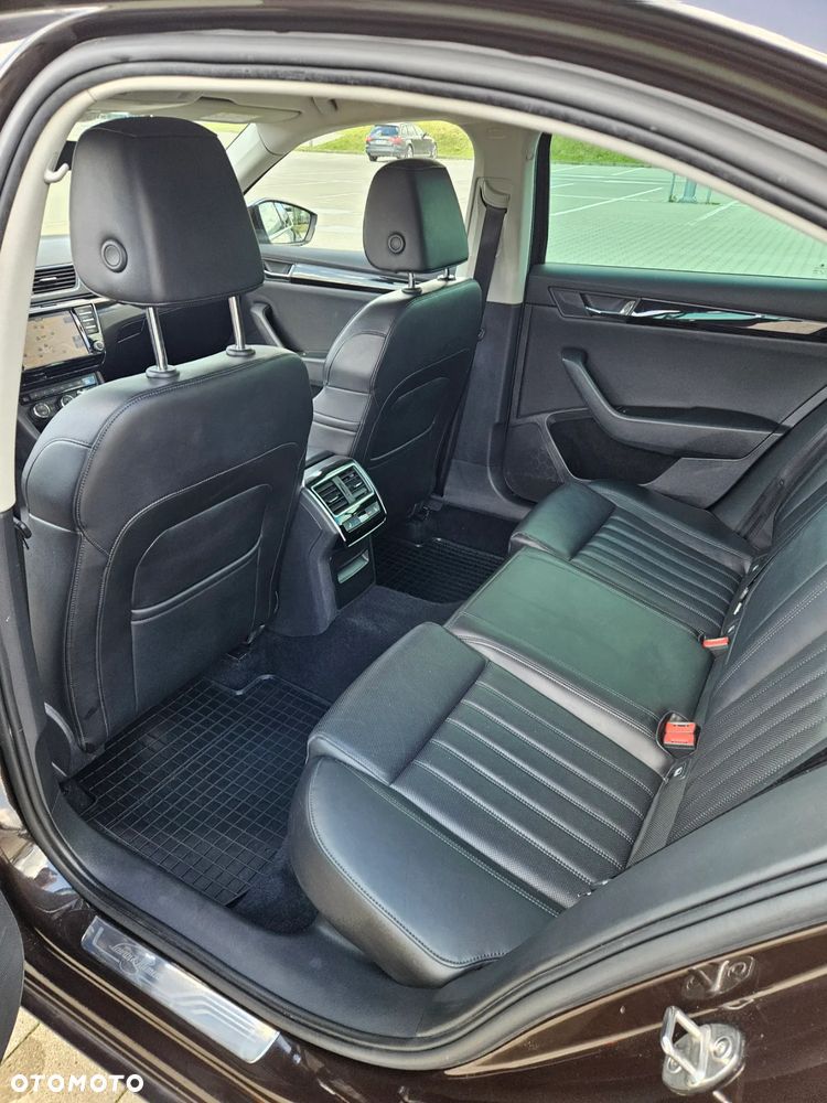 Skoda Superb 2.0 TDI L&K DSG - 17