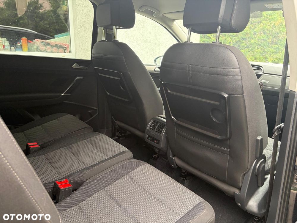 Volkswagen Touran - 14