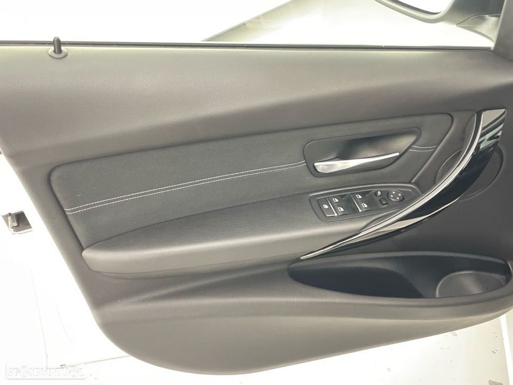 BMW 318 d Auto - 16