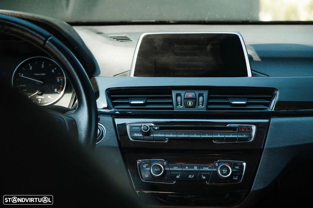 BMW X1 sDrive18d Sport Line - 7